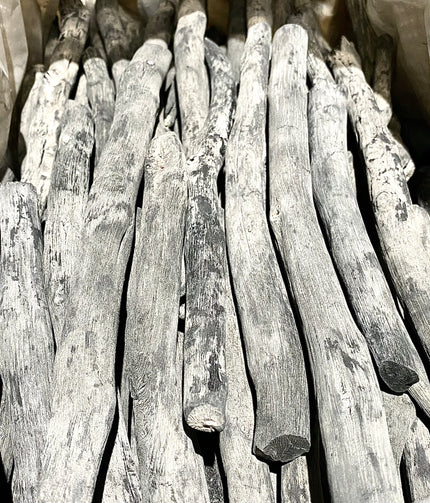 Kishu binchotan, authentic and genuine, from Wakayama Prefecture. Japanese Ubame, Japanese Oak. The best and highest quality binchotan in Japan. Perfect for grilling, odourless, smokeless, stable high heat, natural. No additives or heat accelerants used.